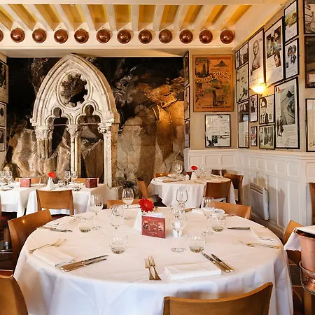 Hotel La Mère Poulard Mont St. Michel